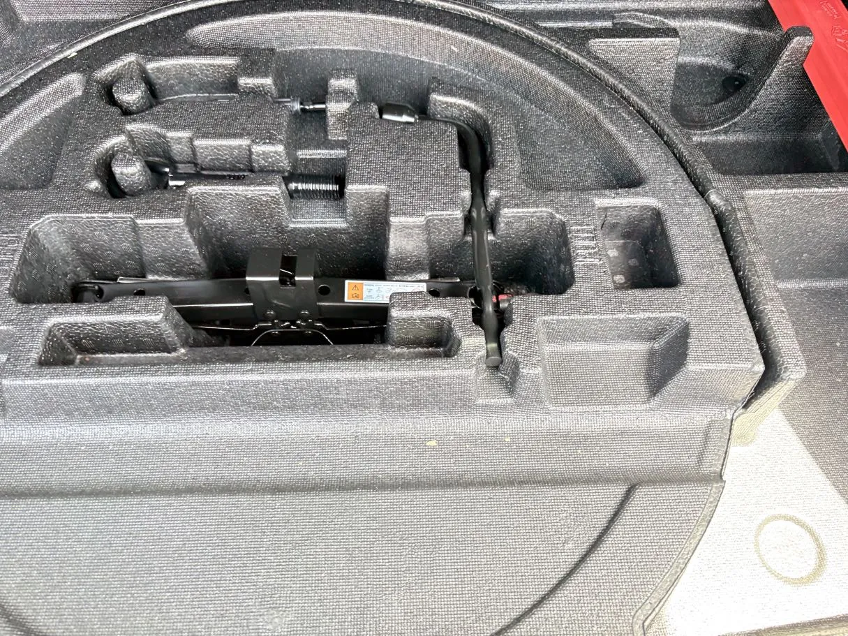 Car image 29