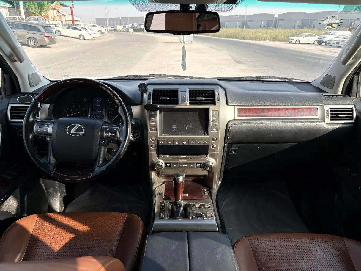 Car image 18