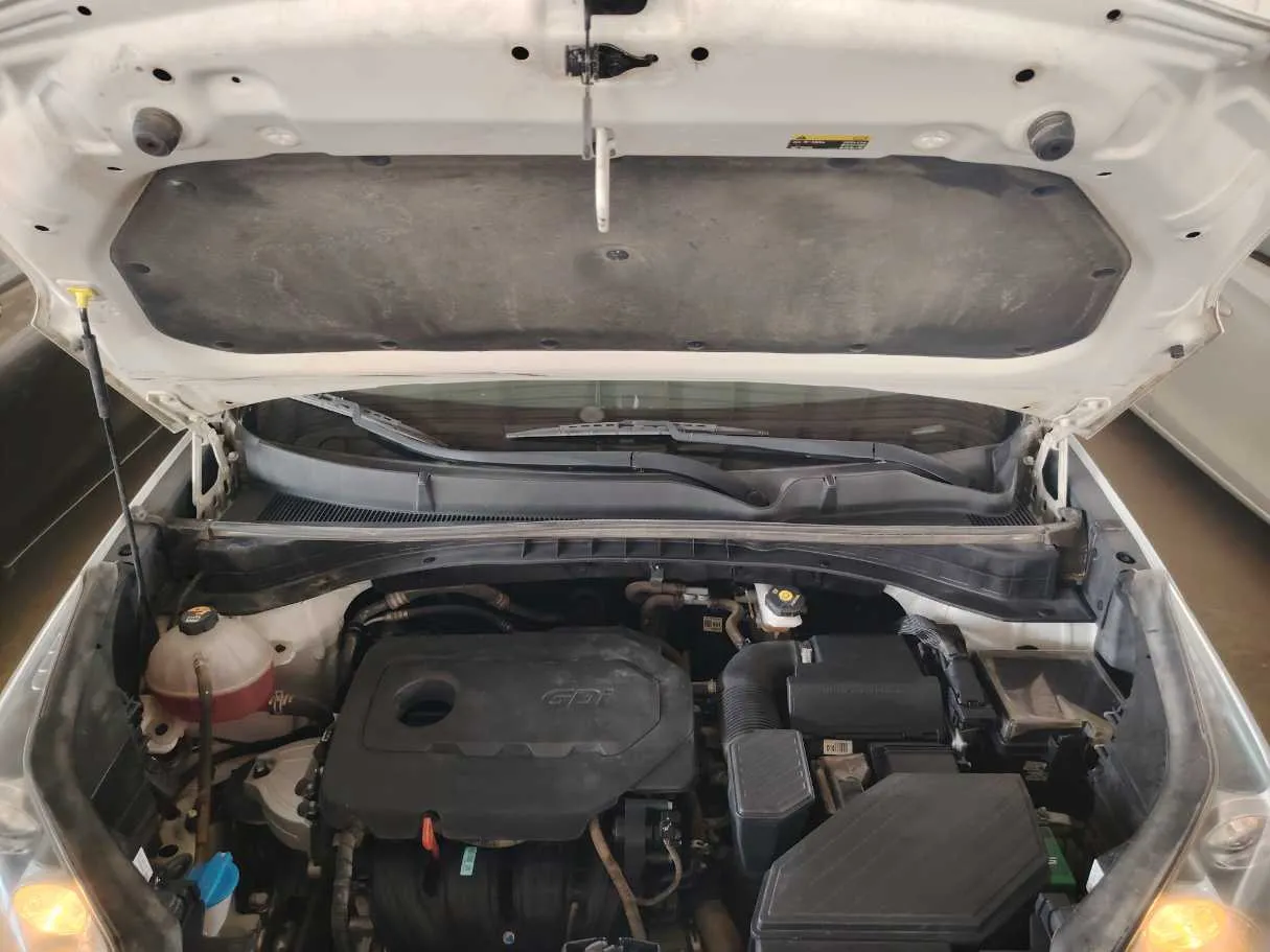 Car image 30