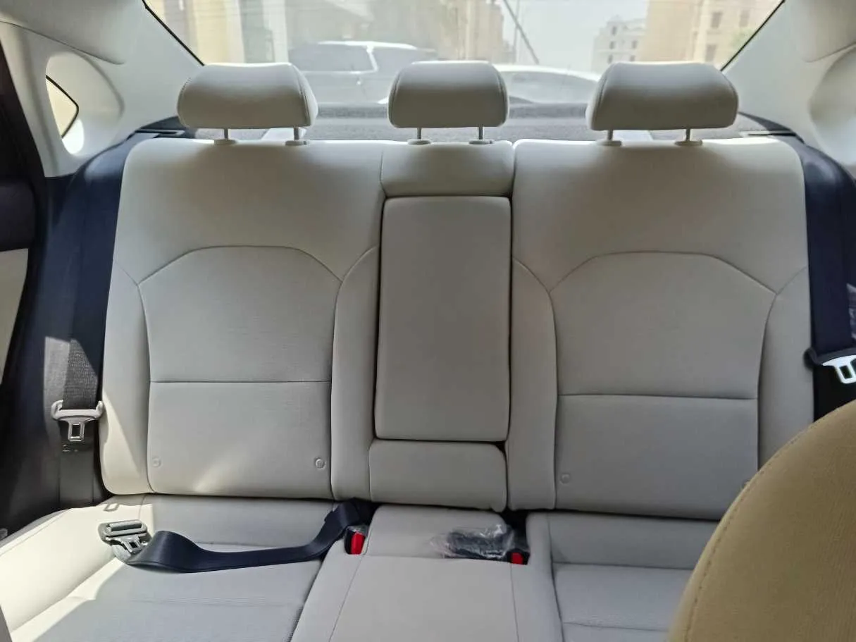 Car image 17