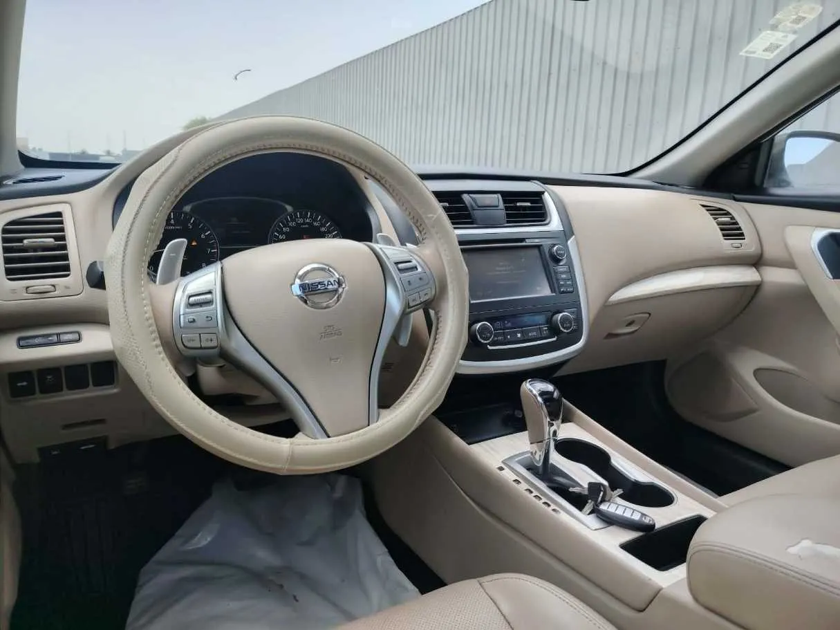 Car image 30
