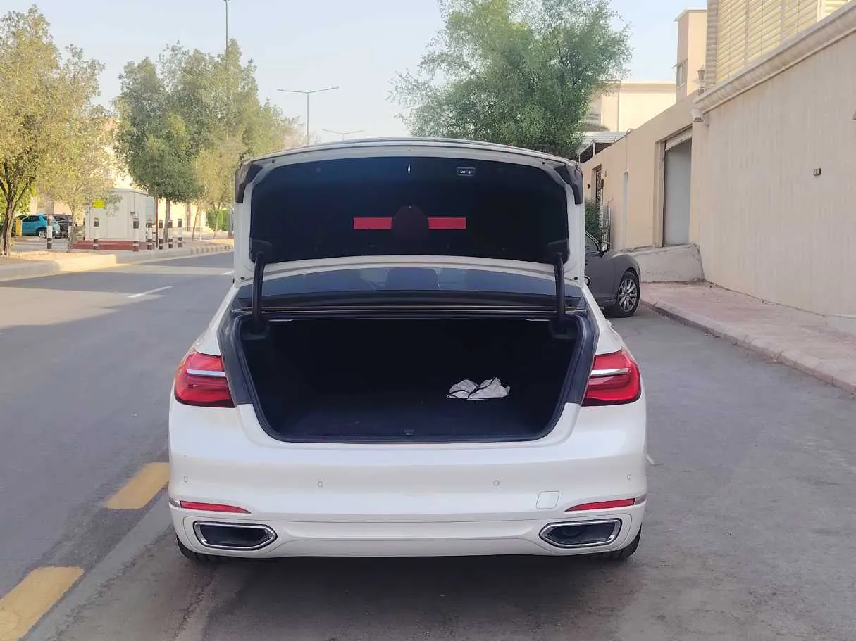 Car image 26