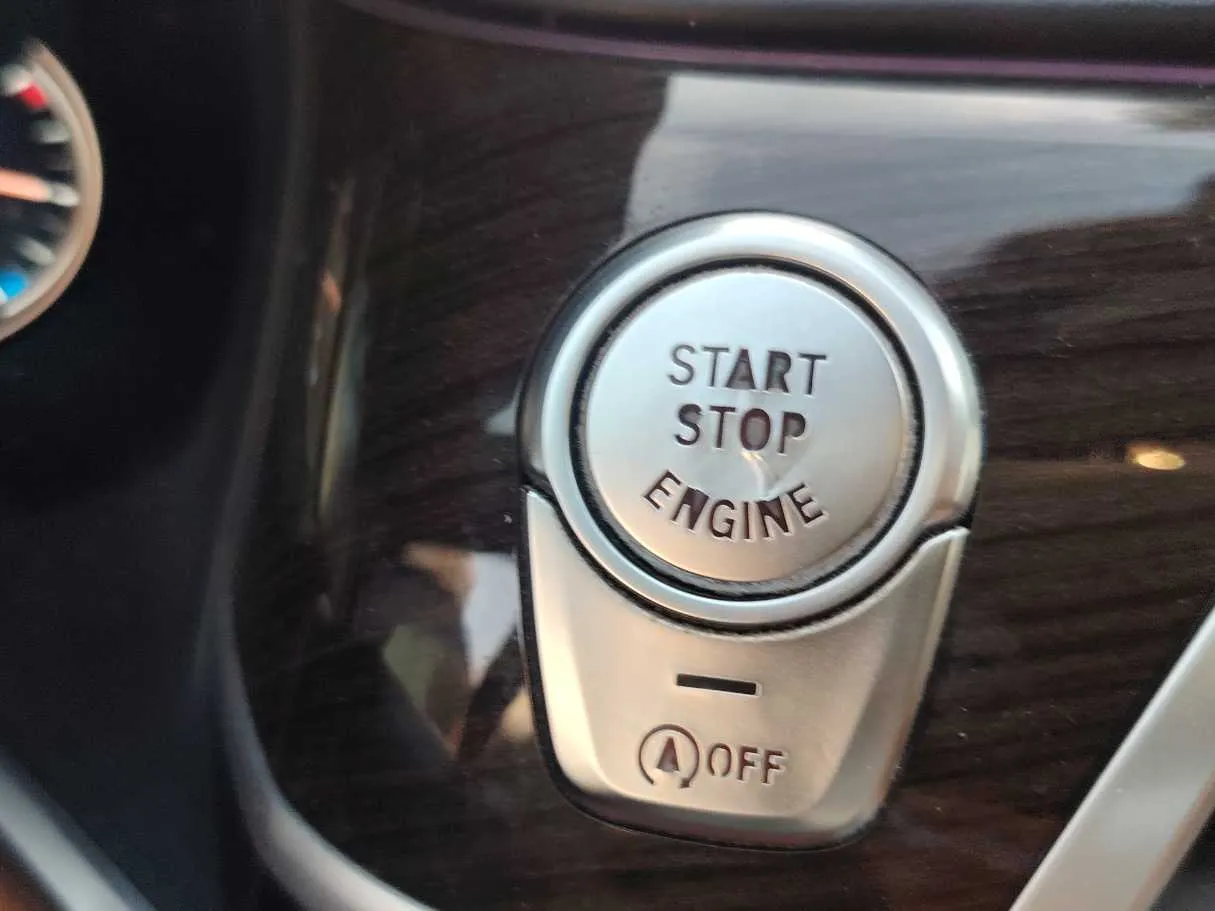 Car image 27