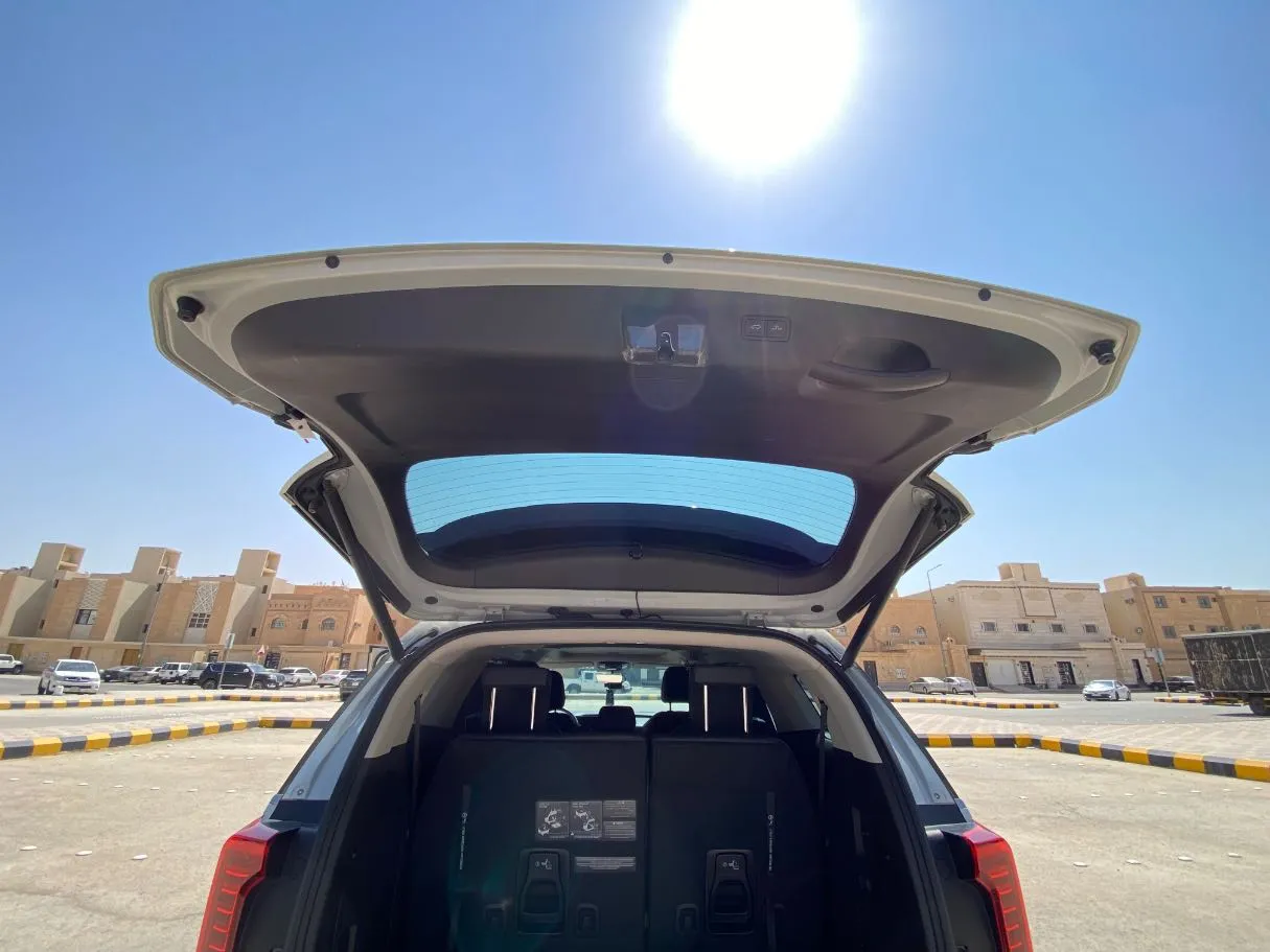 Car image 25