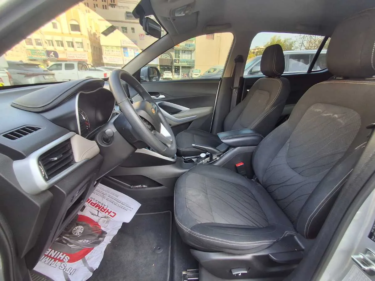 Car image 12