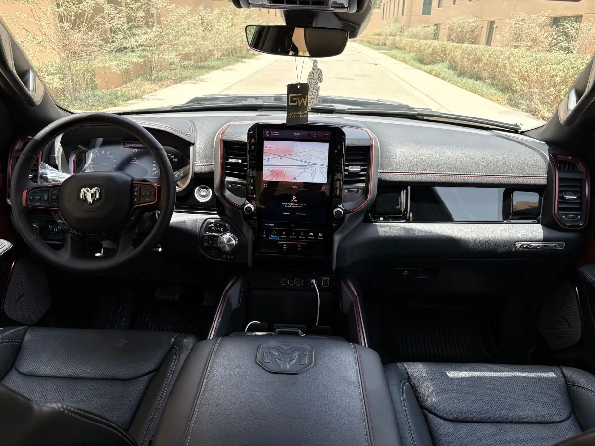 Car image 18