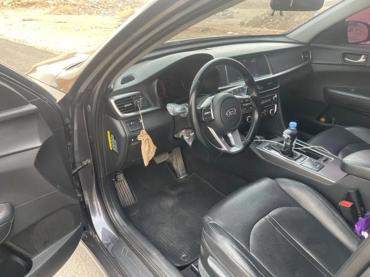 Car image 11