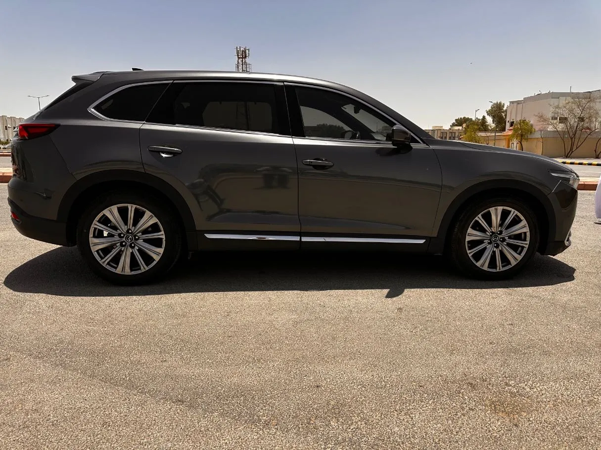 Car image 4