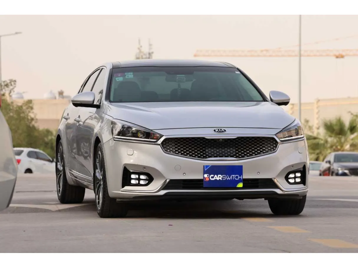 Car image 4