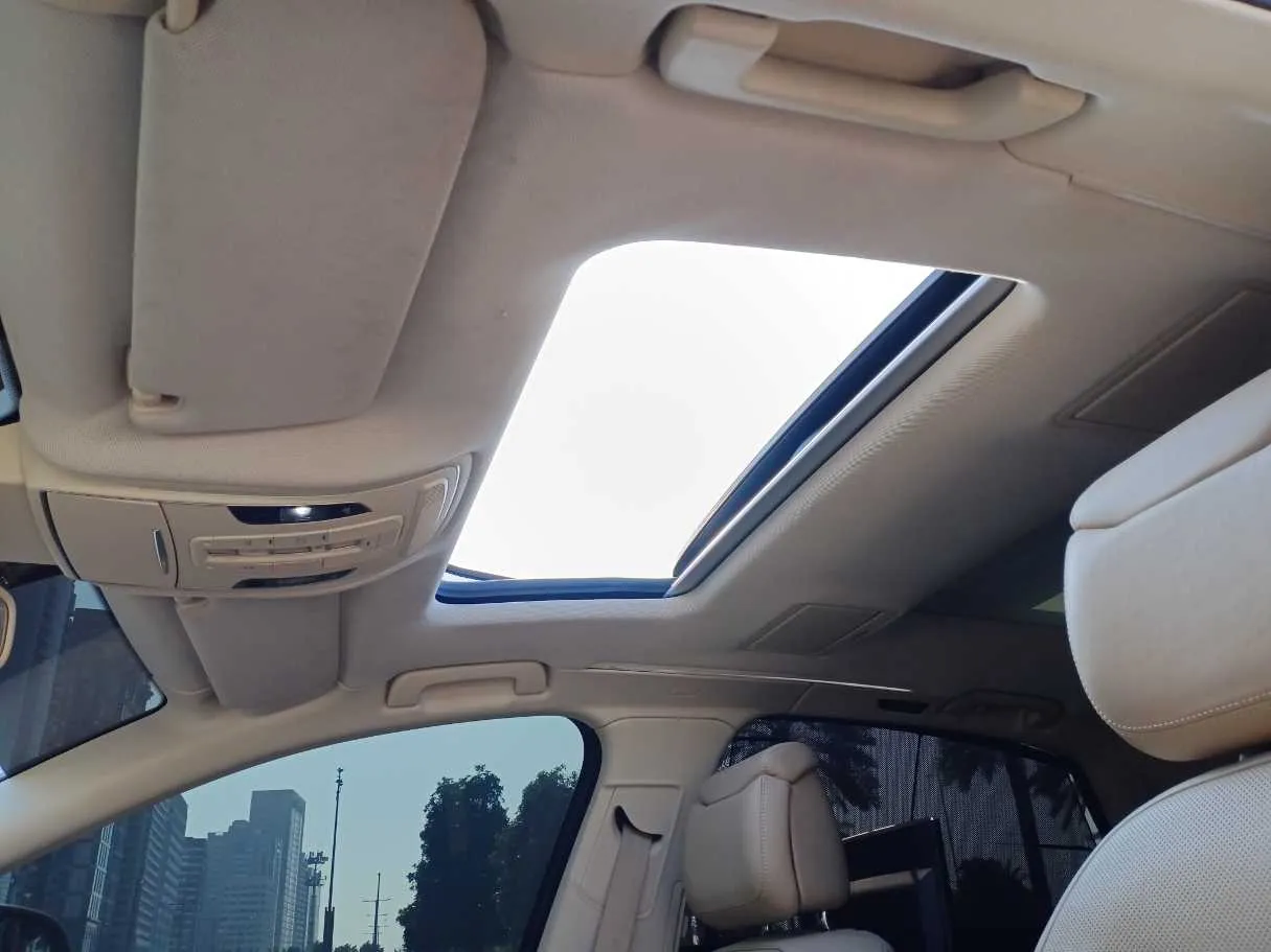 Car image 23