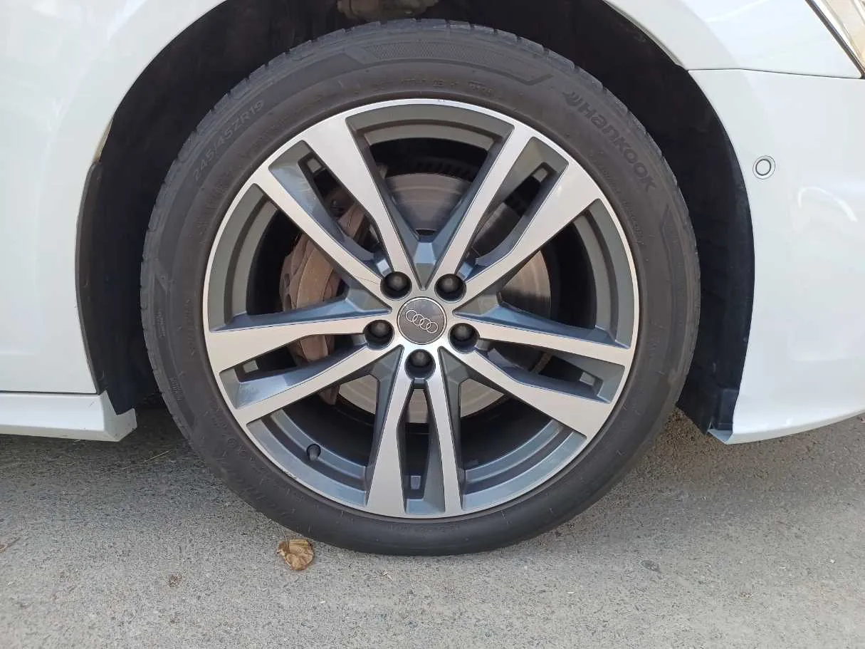 Car image 9