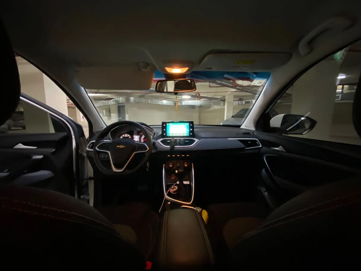 Car image 14