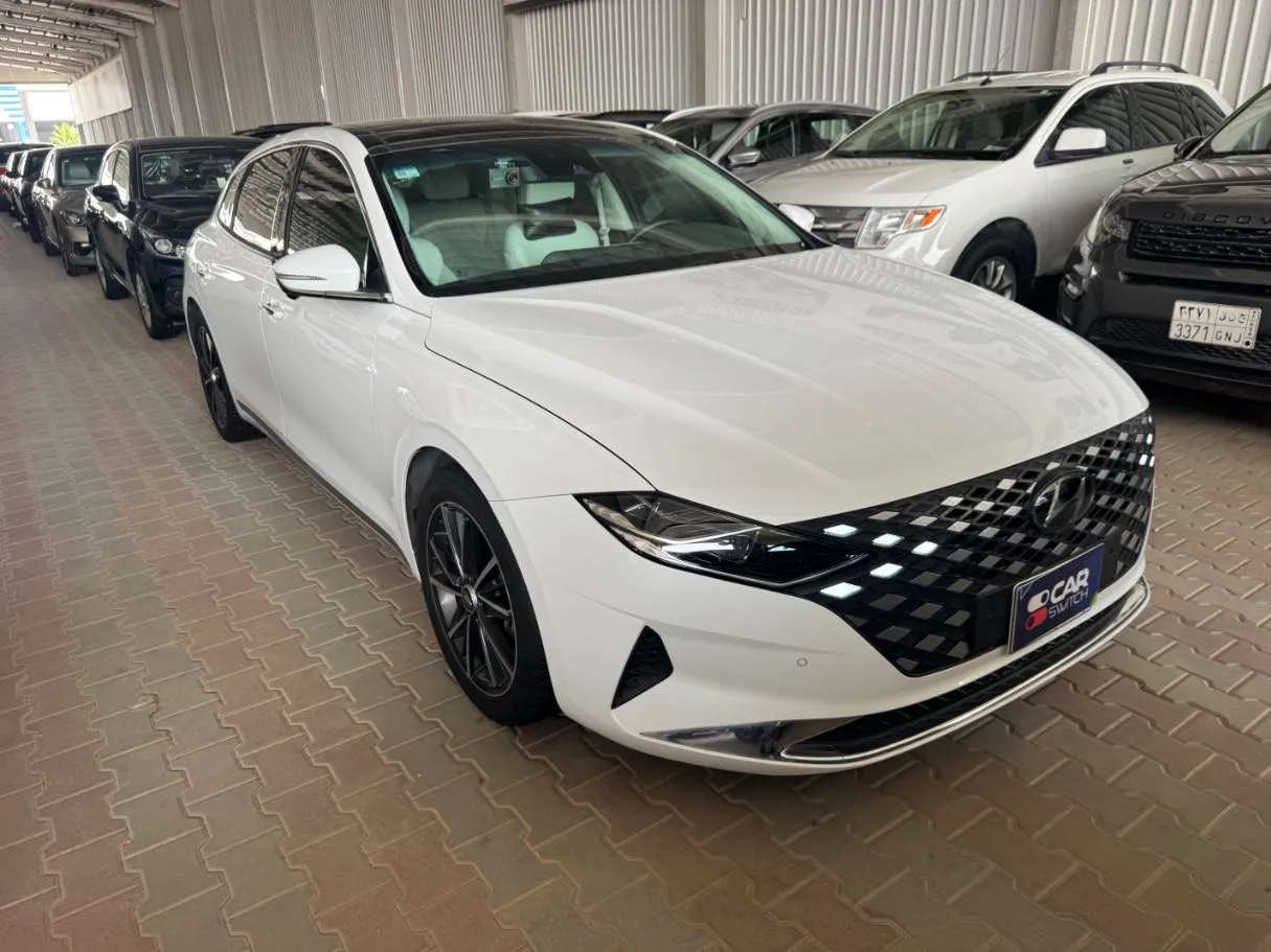 Car image 3