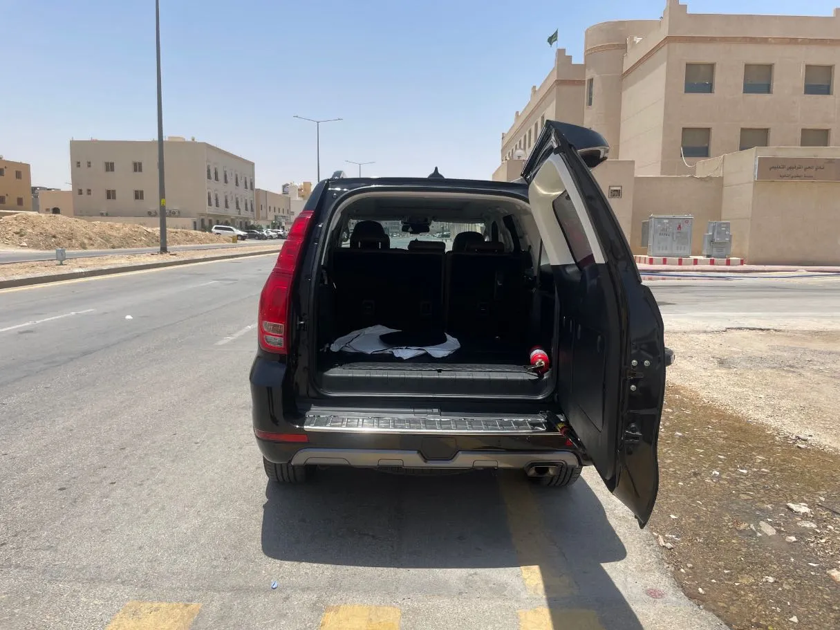 Car image 23