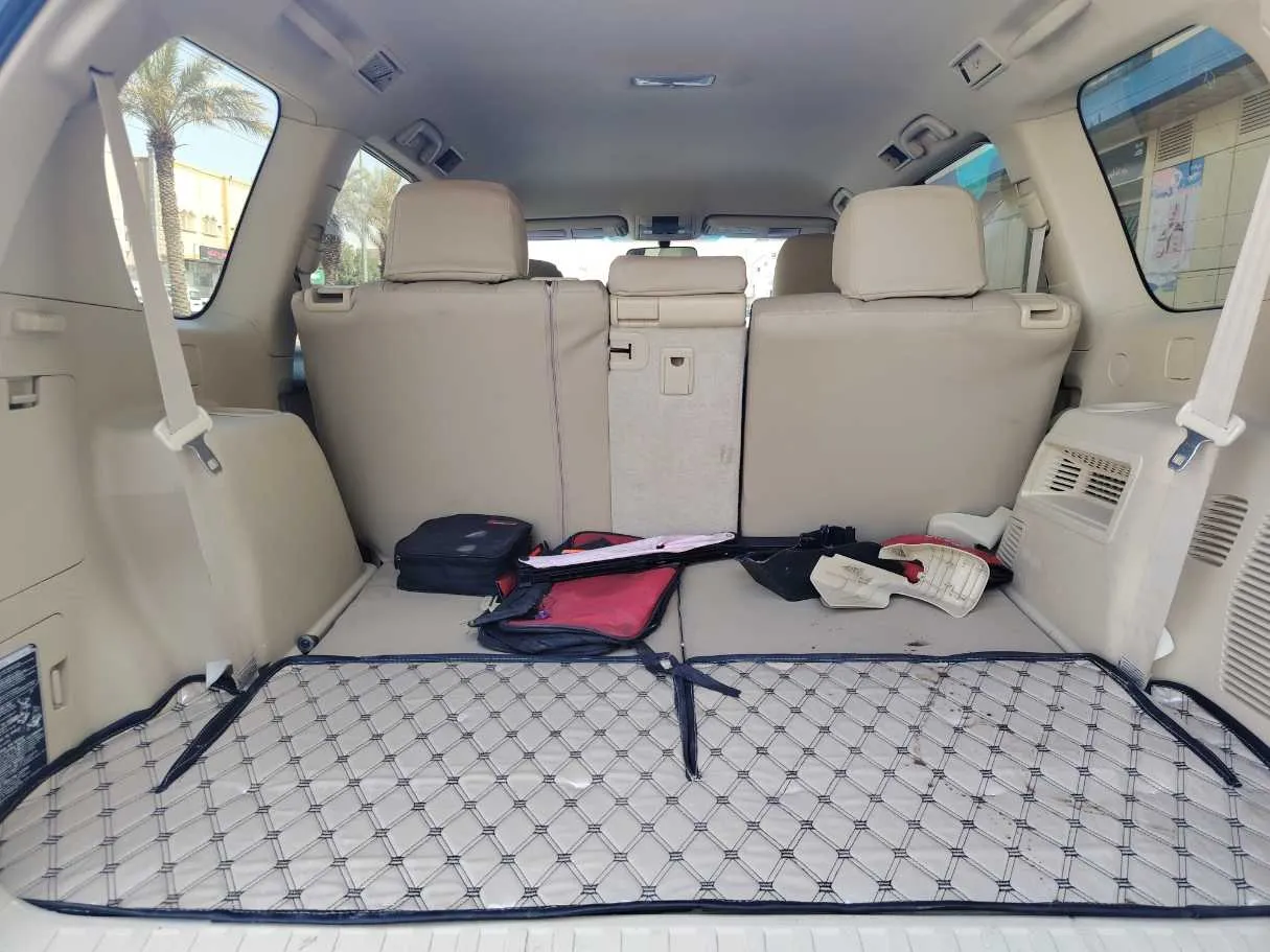 Car image 25