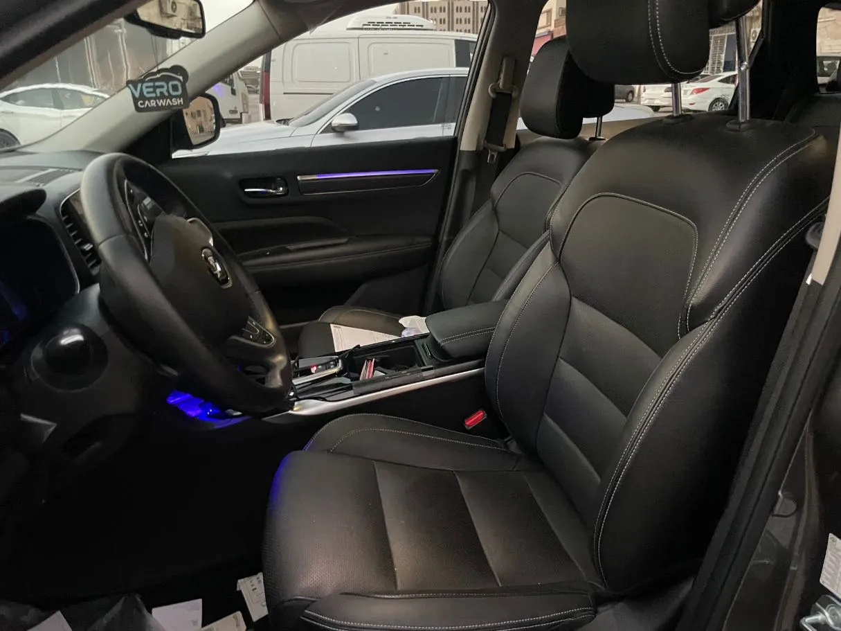 Car image 12