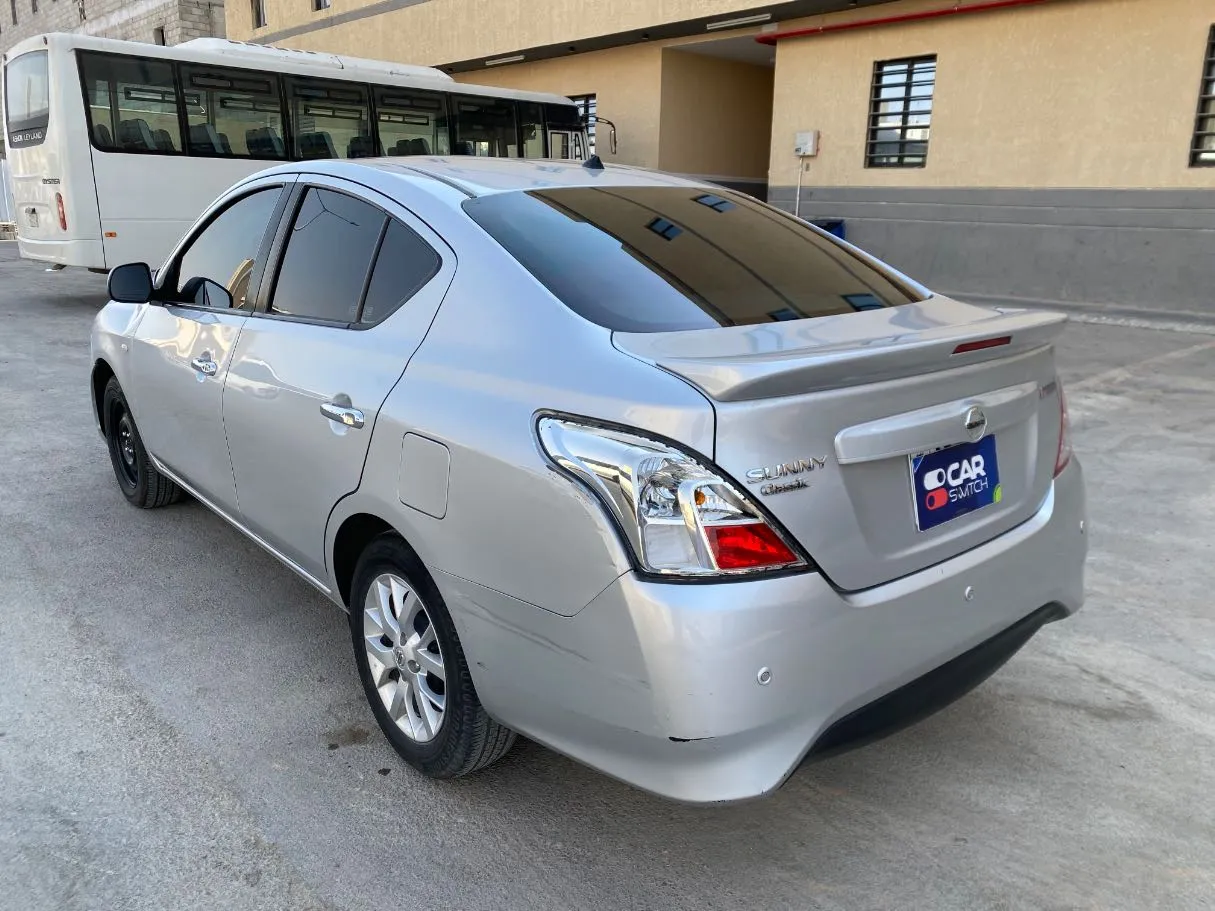 Car image 7