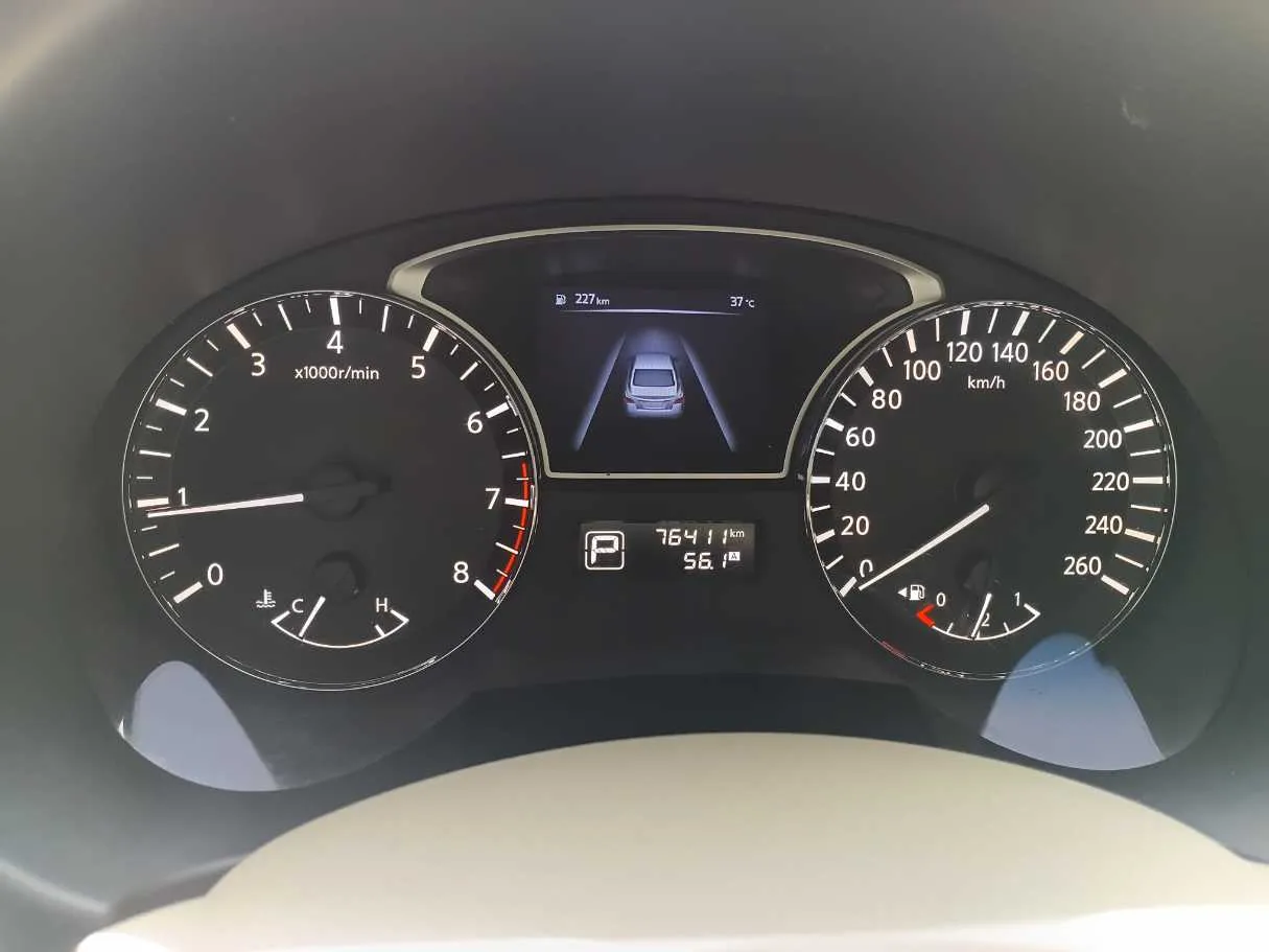 Car image 18
