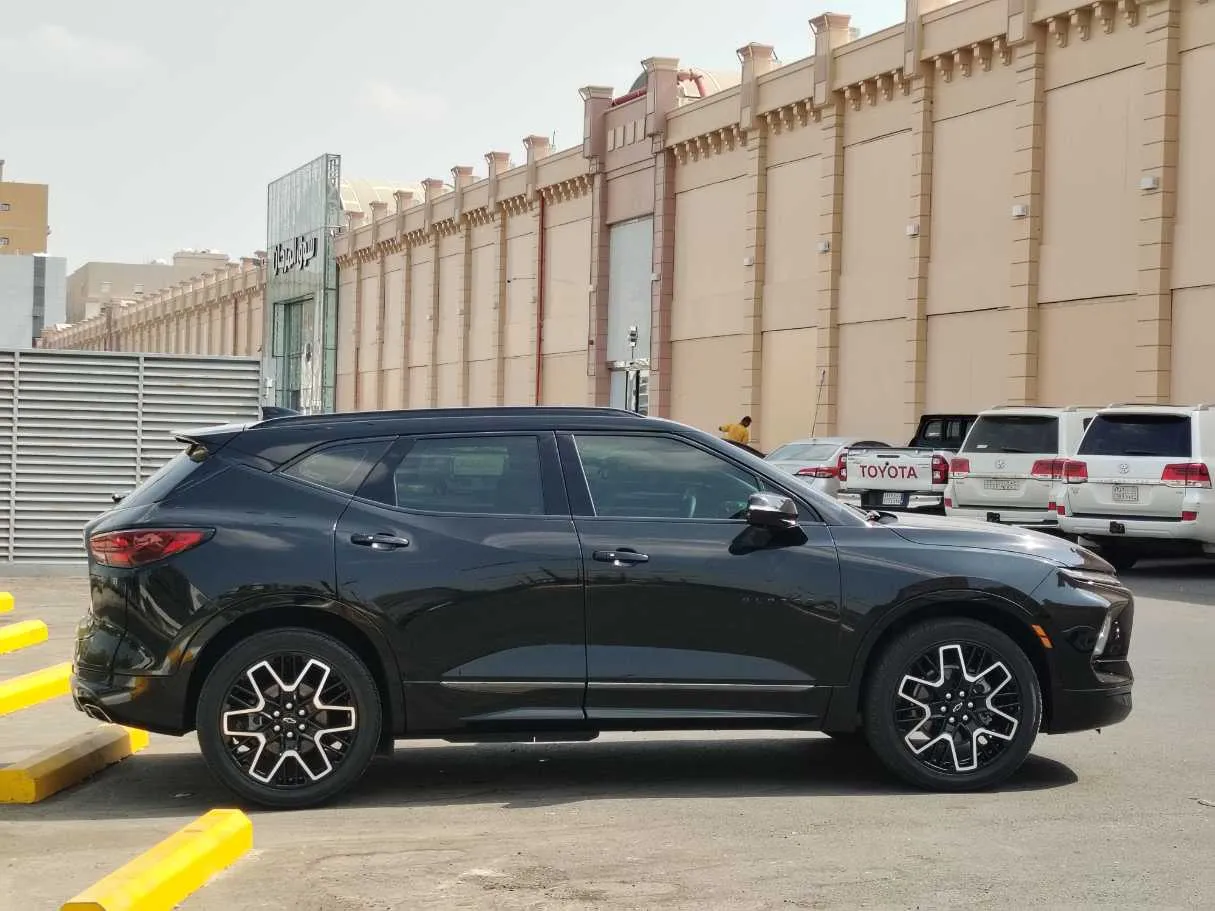 Car image 4