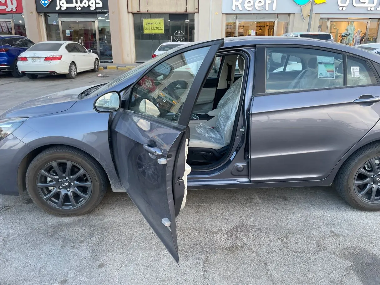 Car image 11