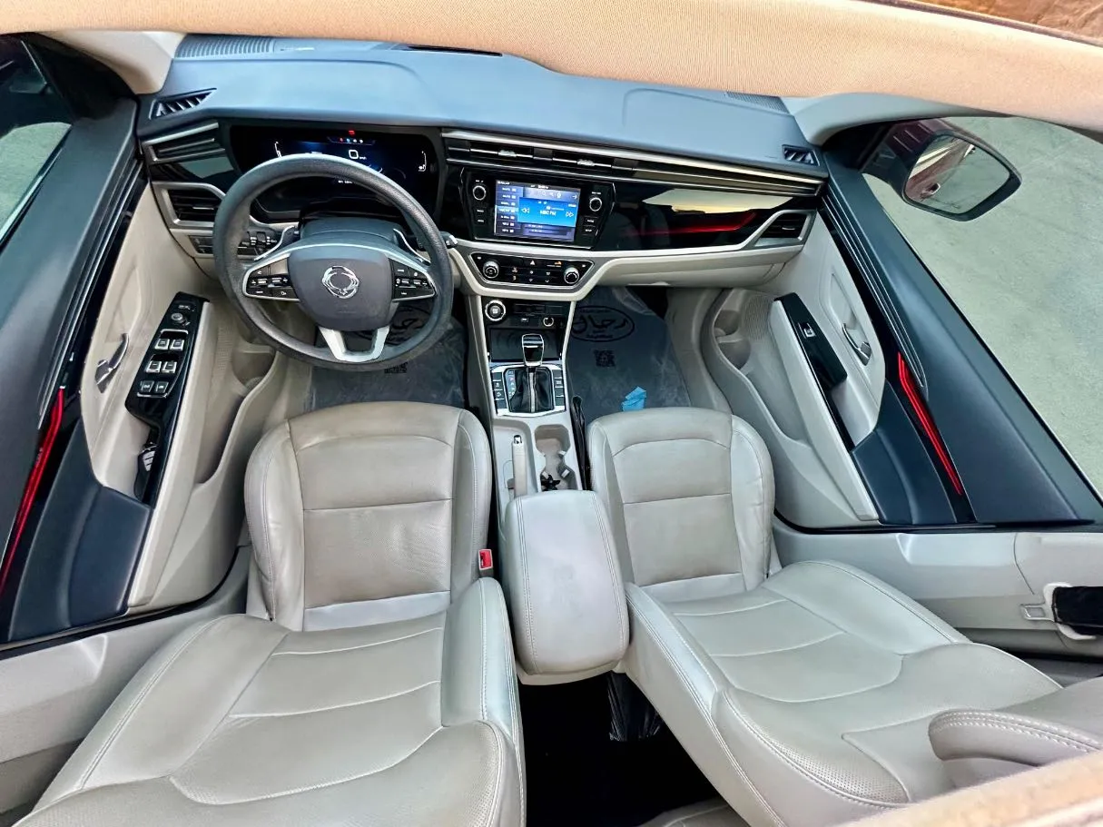 Car image 18
