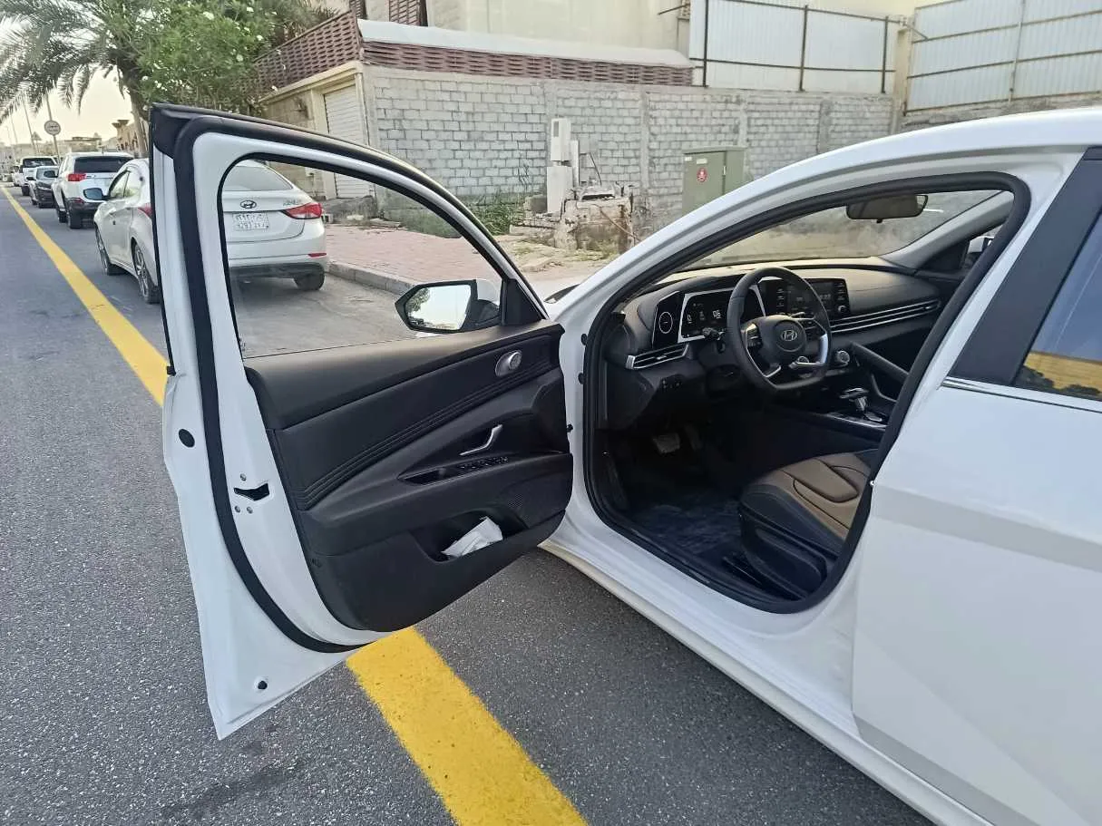 Car image 11