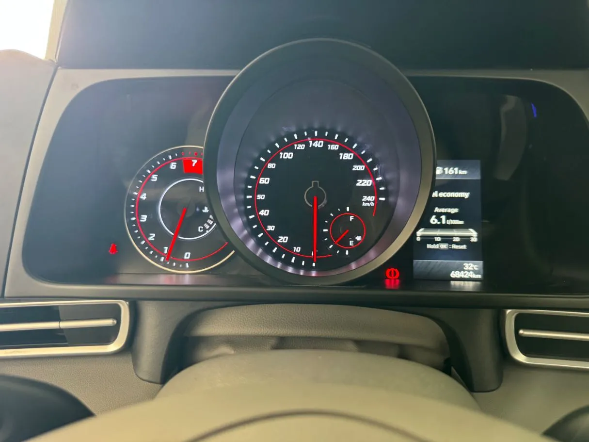 Car image 11