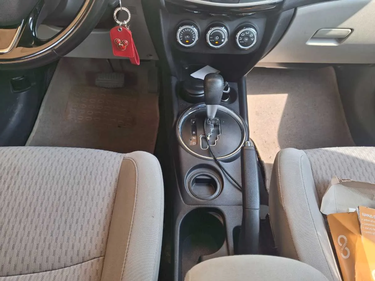 Car image 16