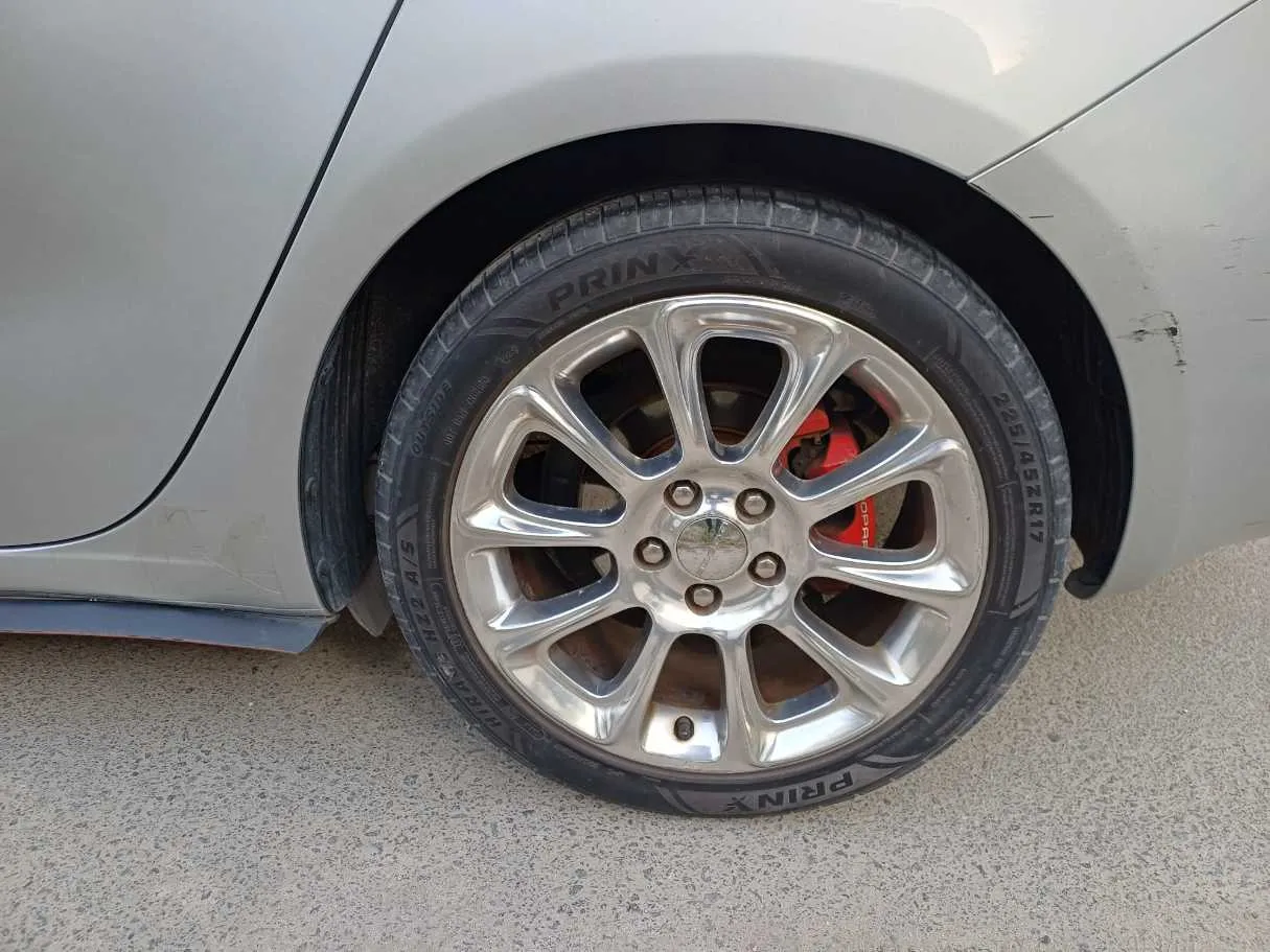 Car image 9