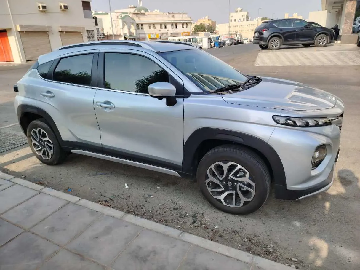 Car image 4
