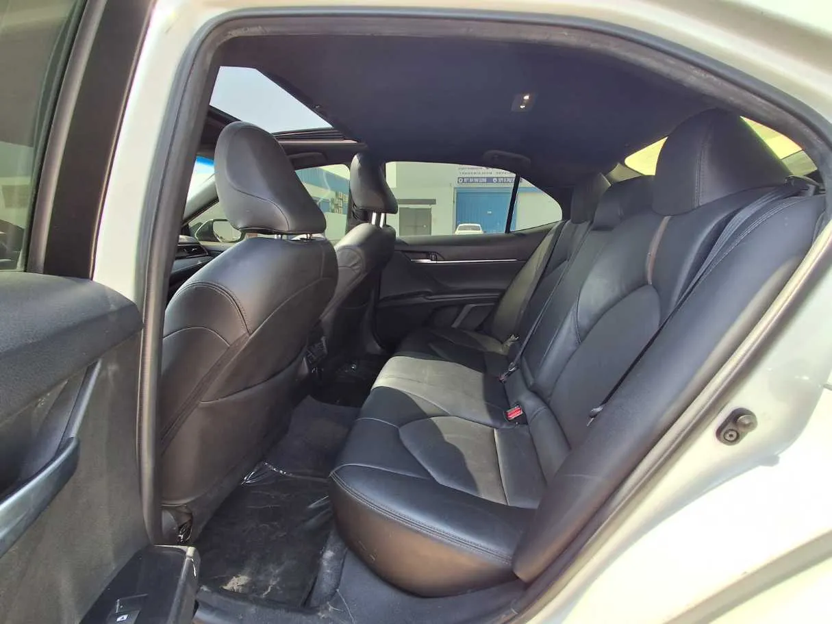 Car image 12