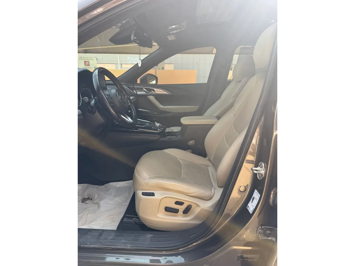 Car image 11