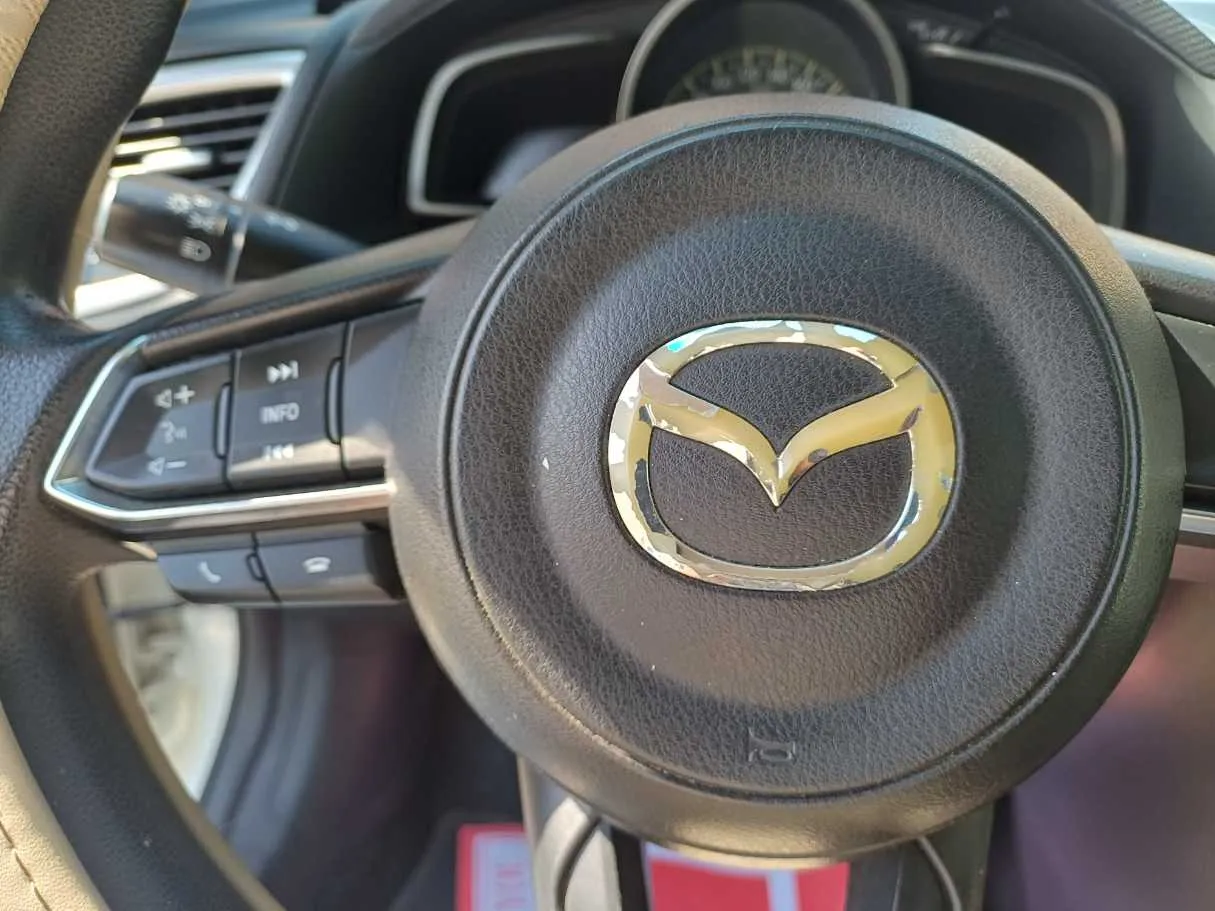 Car image 19