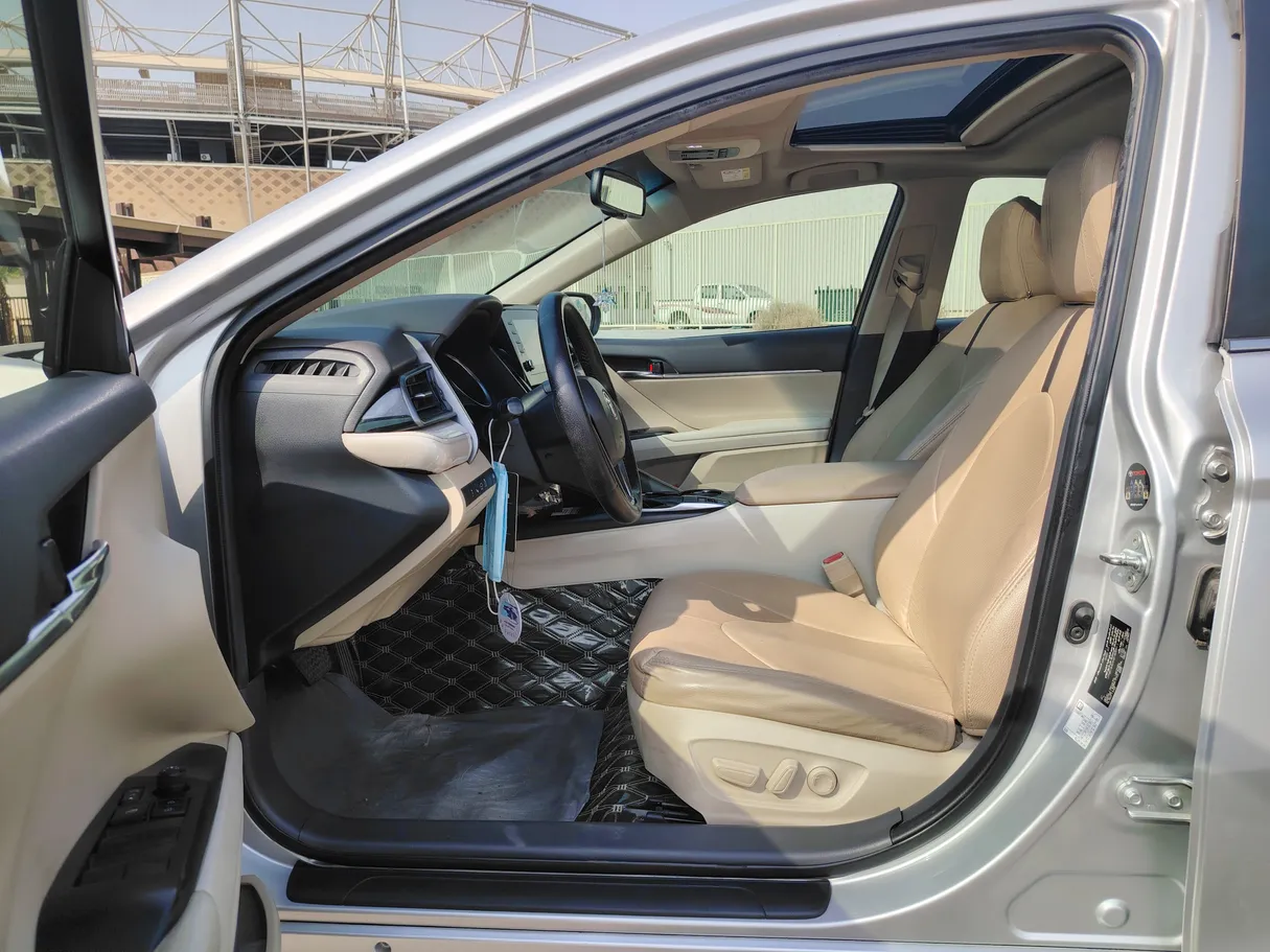 Car image 13