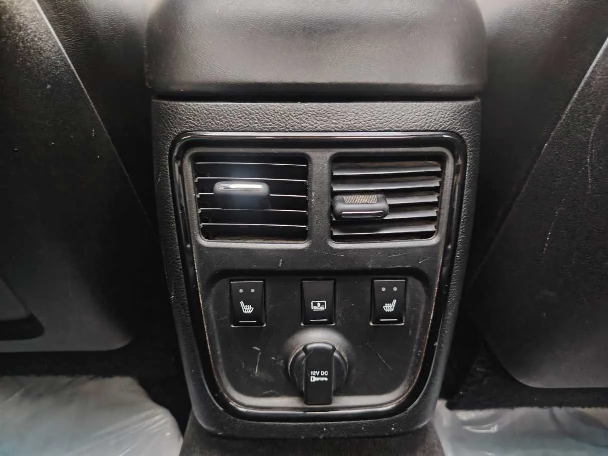 Car image 29