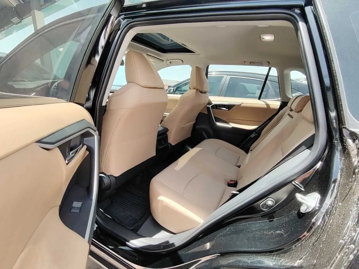 Car image 17