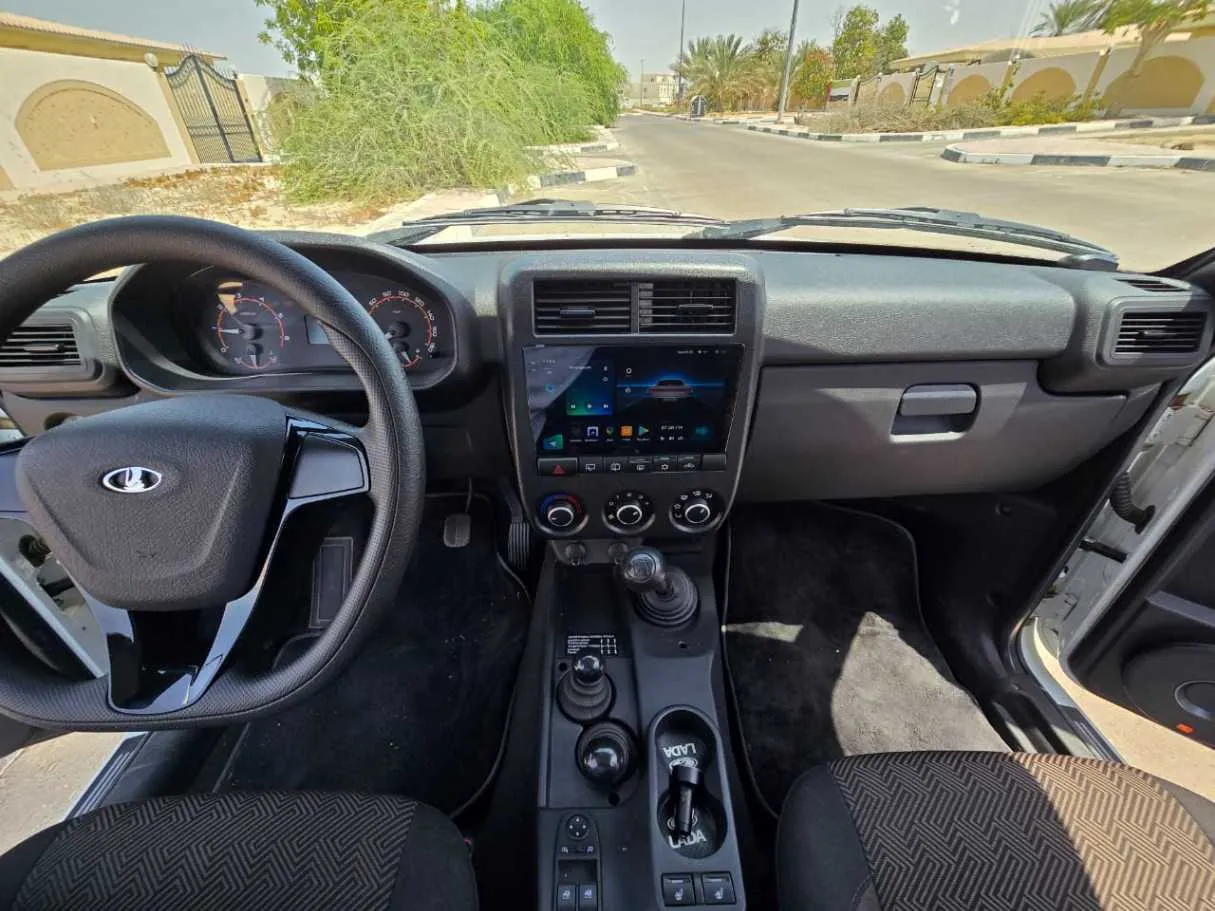 Car image 16