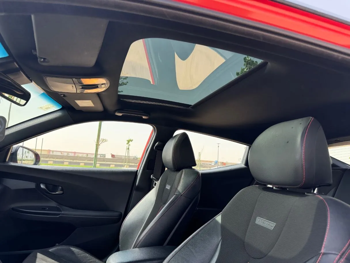 Car image 13