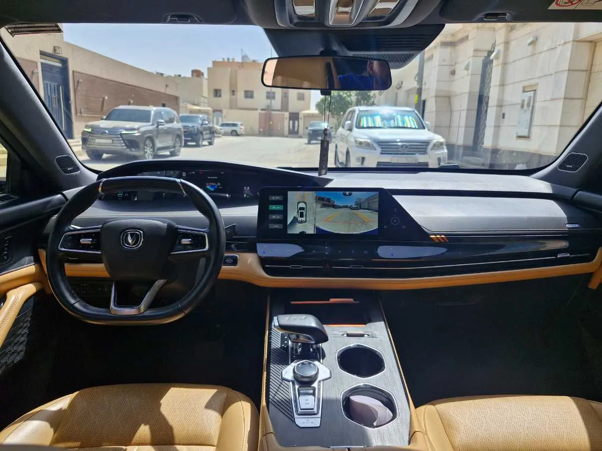 Car image 16