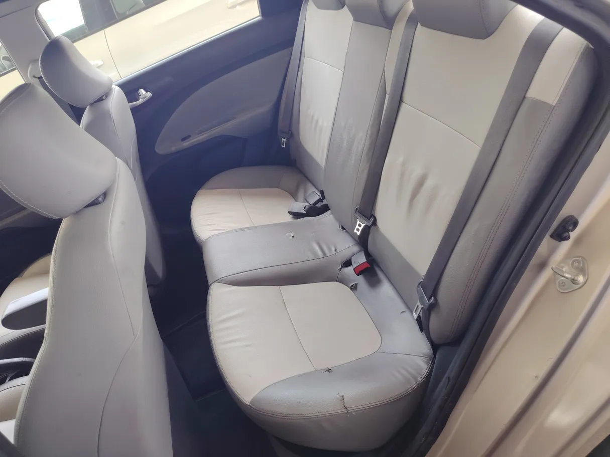 Car image 17