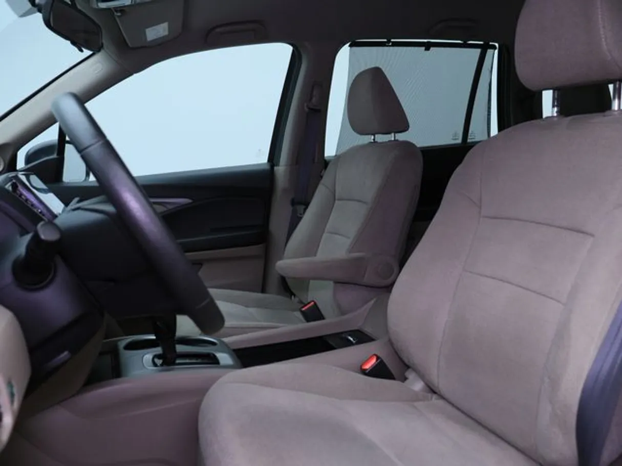 Car image 8
