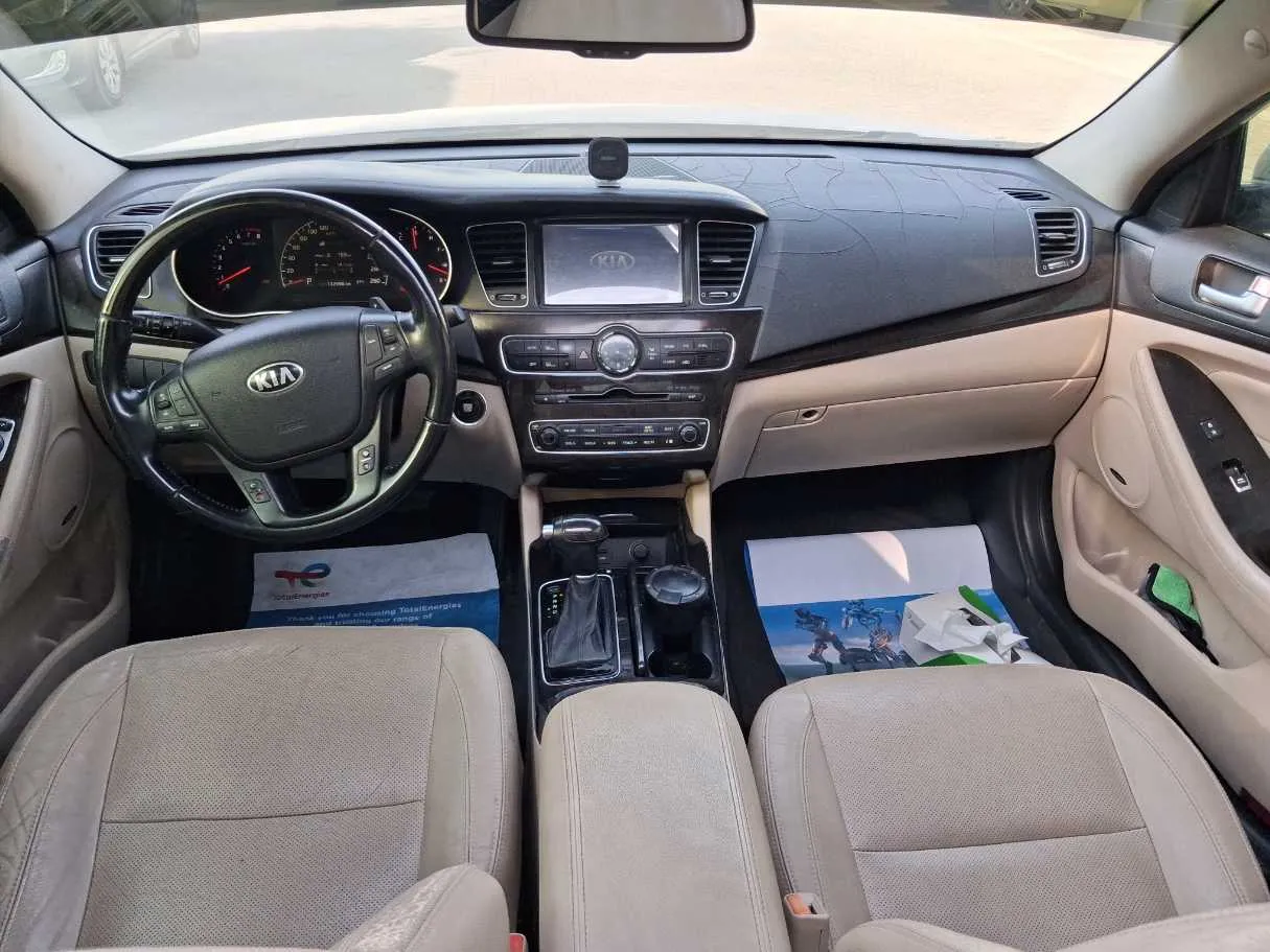 Car image 18