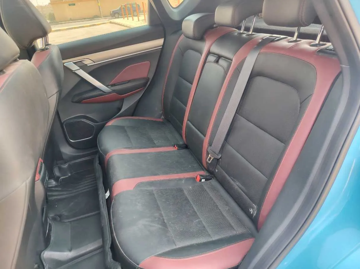 Car image 16