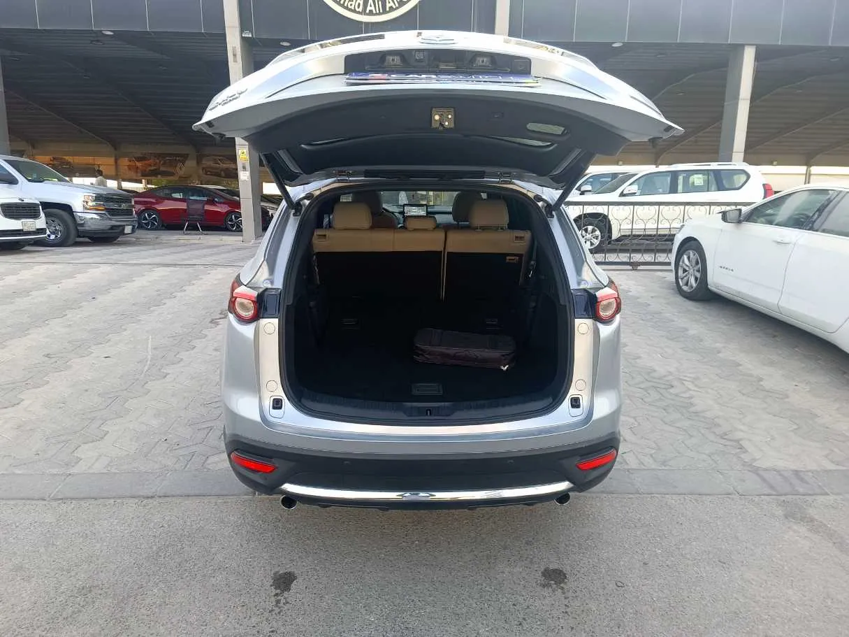 Car image 26