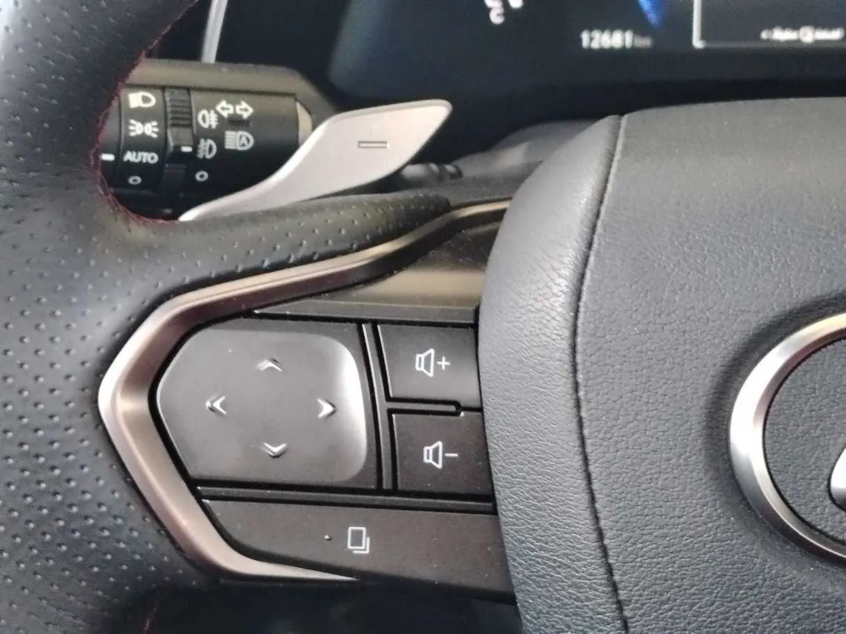 Car image 33