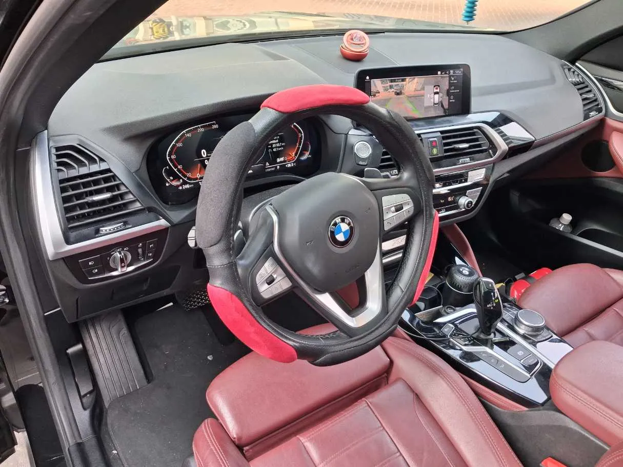 Car image 11