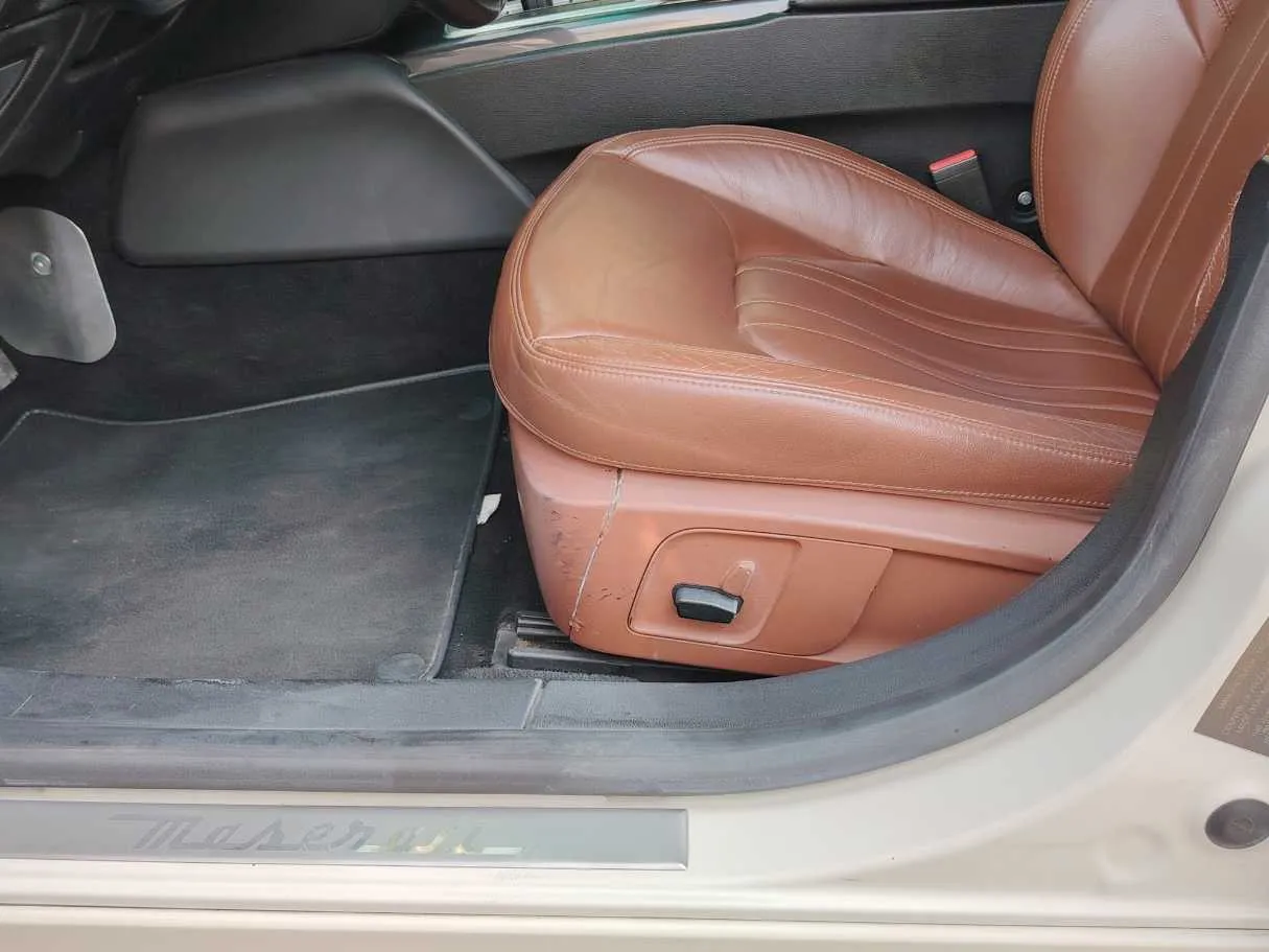 Car image 34
