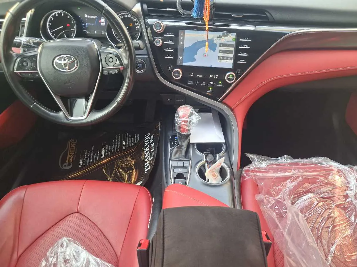 Car image 16