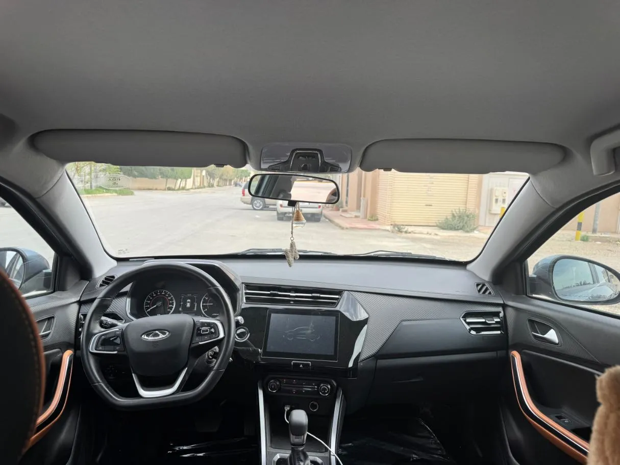 Car image 12