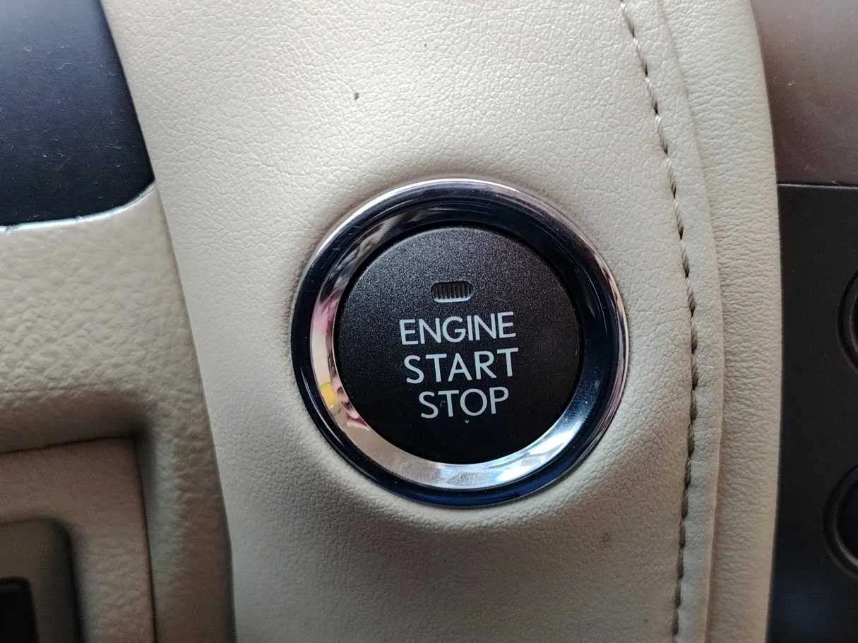 Car image 32